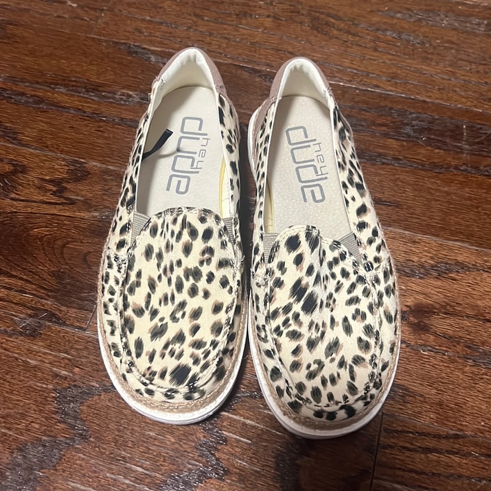Leopard size 7 women’s hey dudes